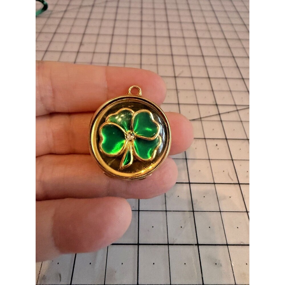 2004 limited-edition vintage Estée Lauder "Four-Leaf Clover" pendant